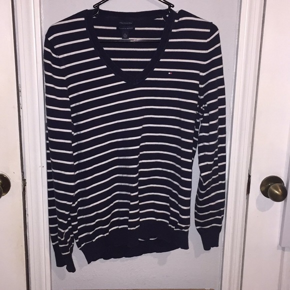 This is a Tommy Hilfiger long sleeve sweater - Picture 1 of 2